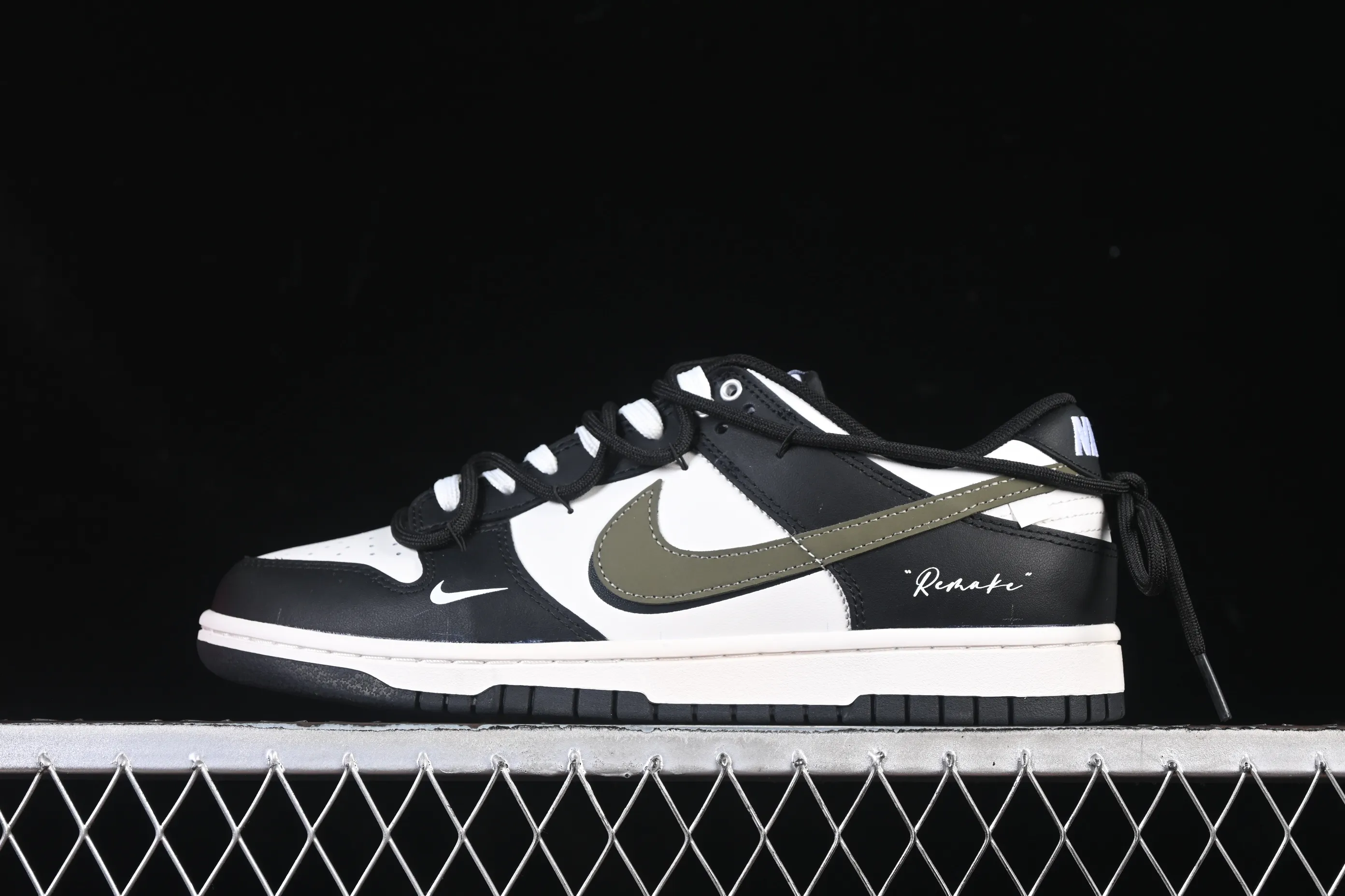 All categories Nk SB Dunk Series Nk SB Dunk Low High-end customized low-top sneakers Nike SB Dunk Low straps Anniversary high-end customized low-top casual sneakers BG0512-083
